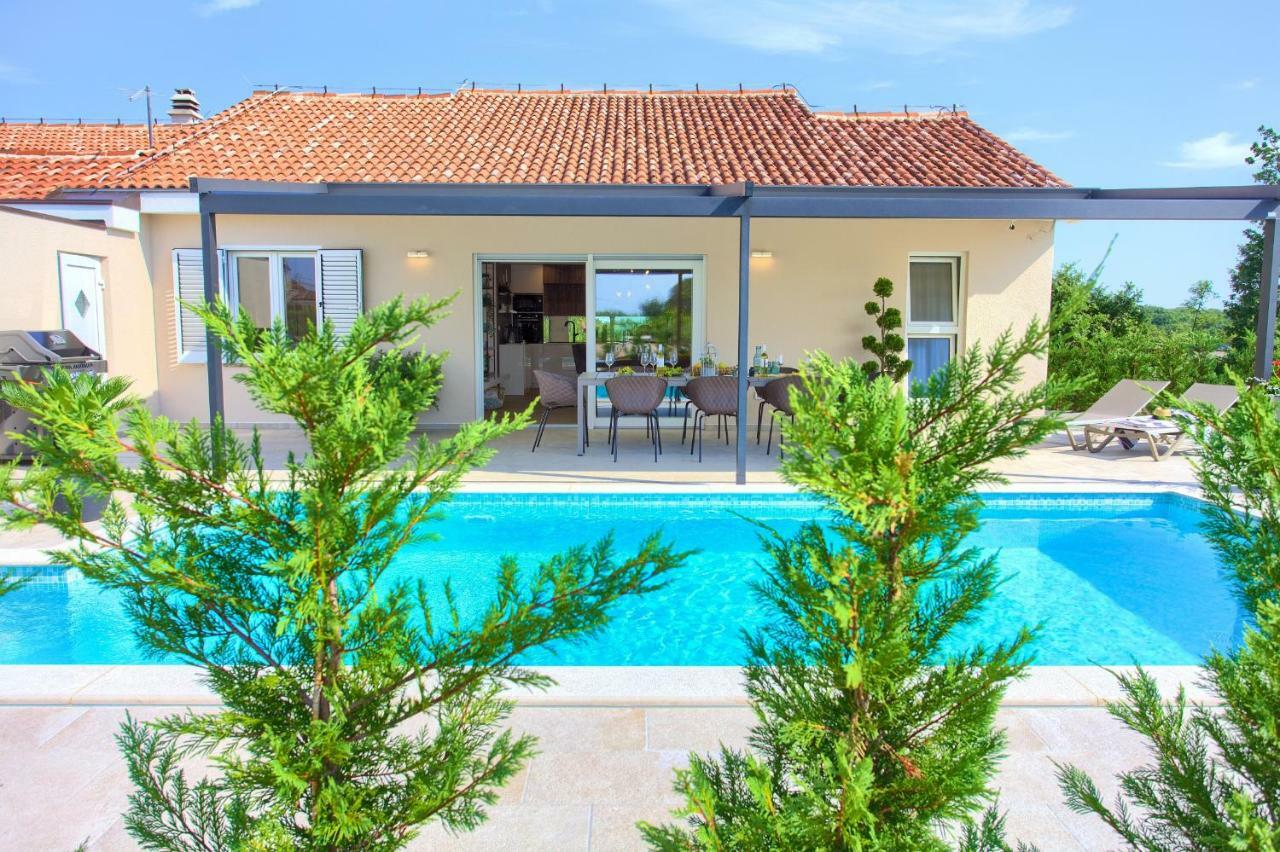Holiday Home Elegant Vrh  Ngoại thất bức ảnh