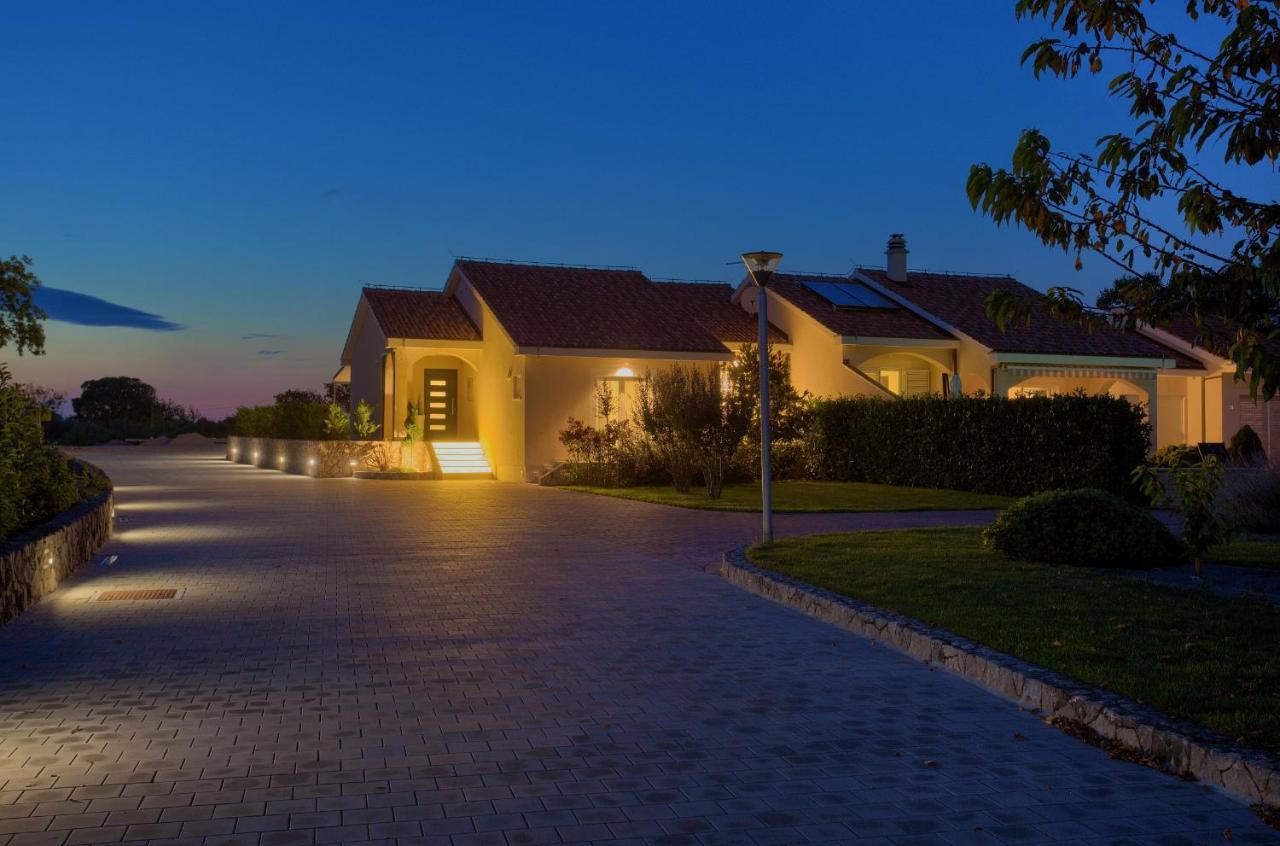 Holiday Home Elegant Vrh  Ngoại thất bức ảnh